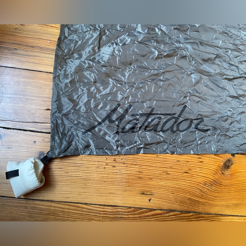 NWOT Matador Pocket Blanket Mini, Arctic White - Picture 7 of 8